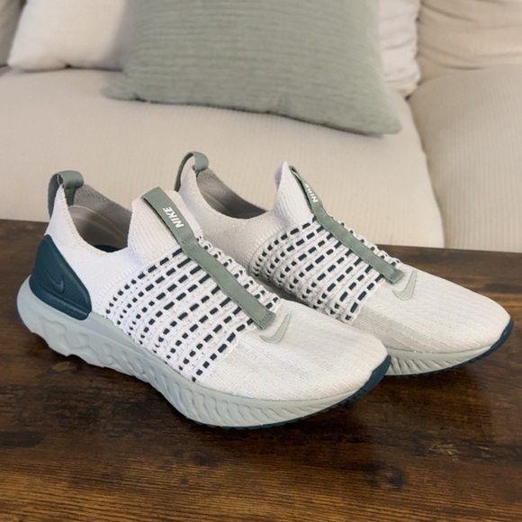 Nike React Phantom Run Flyknit 2 Womens 6.5 Platinum Tint Teal DO6698-001 Shoes - Picture 1 of 7